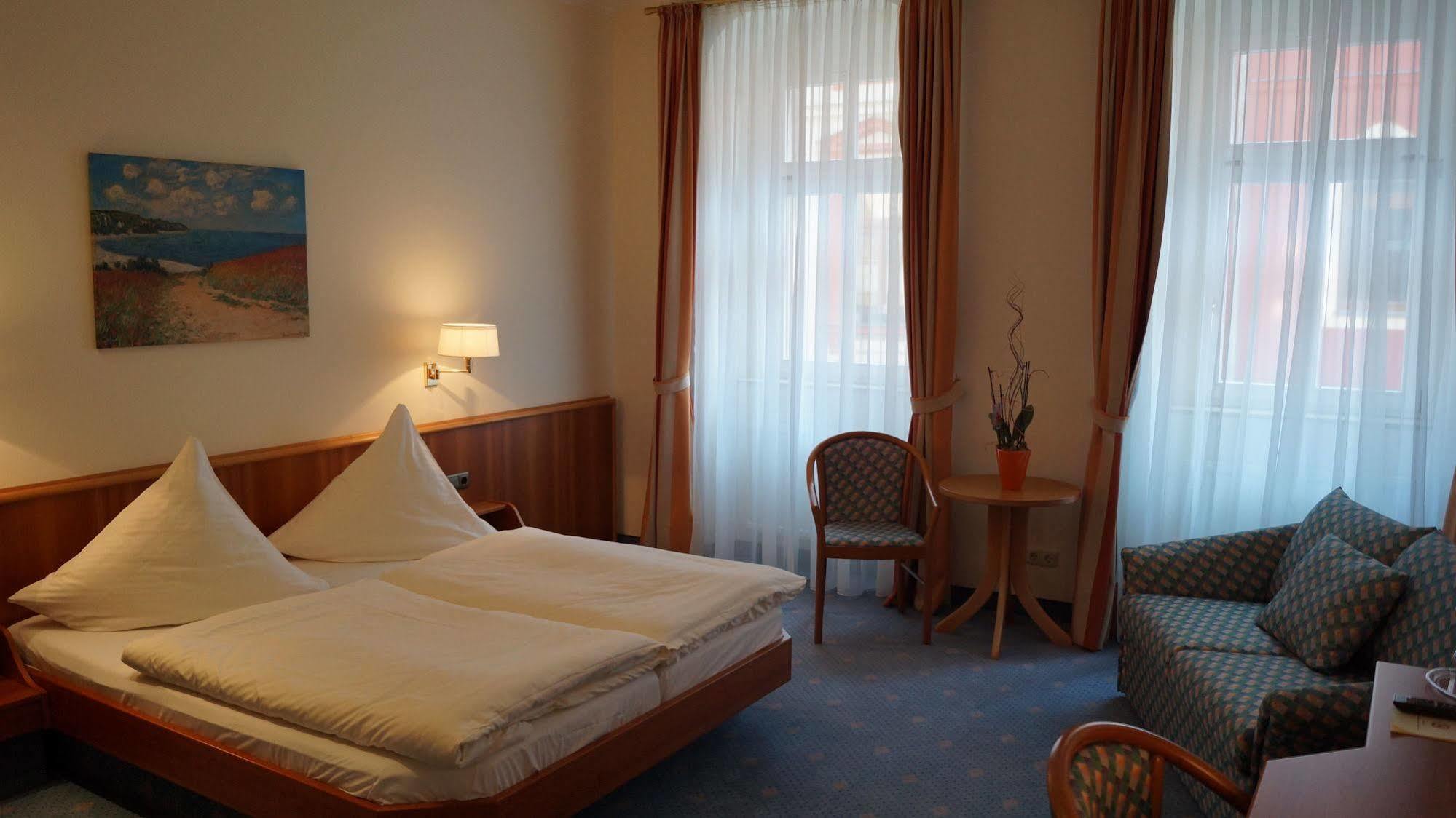 Hotel Goldener Loewe Waldheim Екстериор снимка